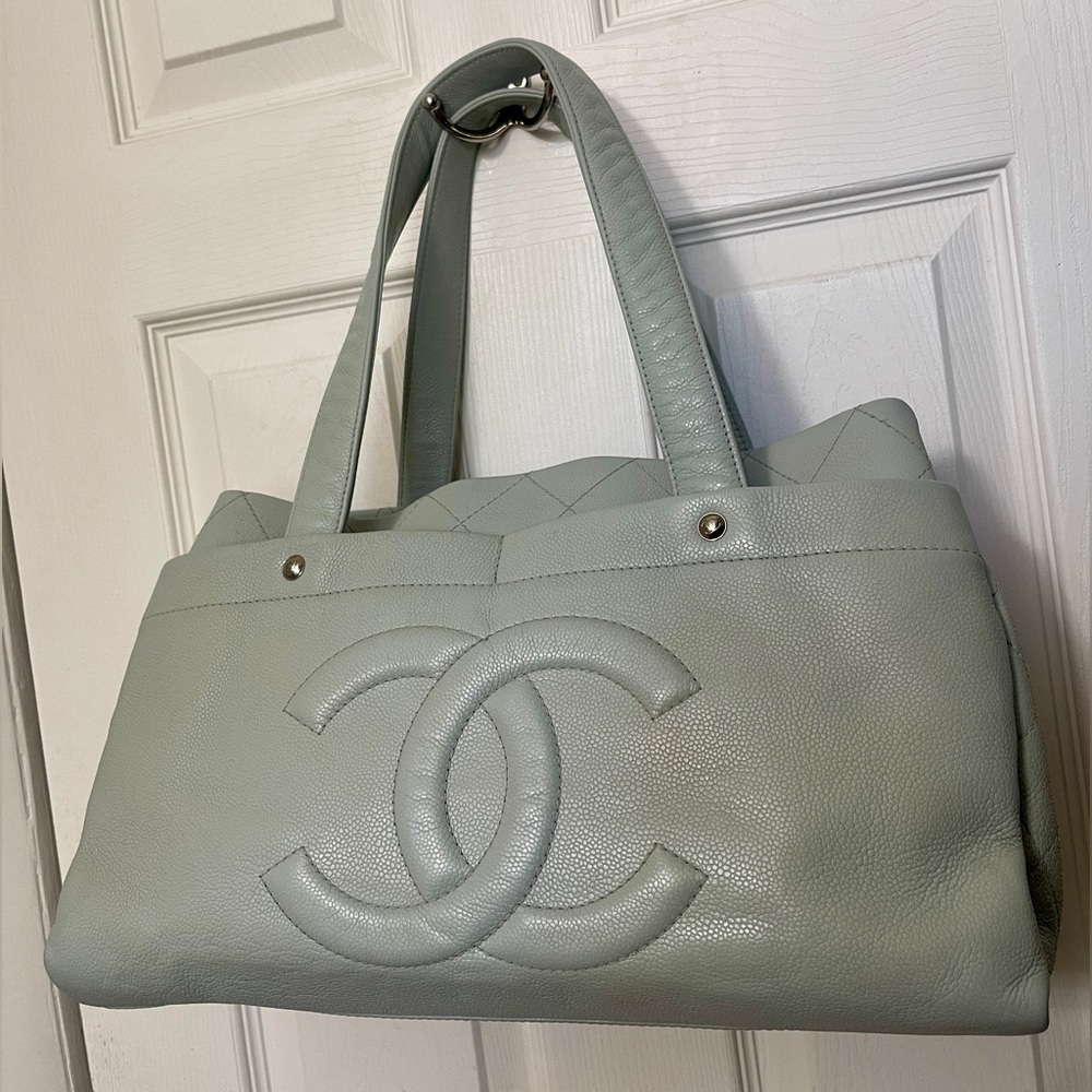 CHANEL Light Gray Tote Bag (ultimate executive)